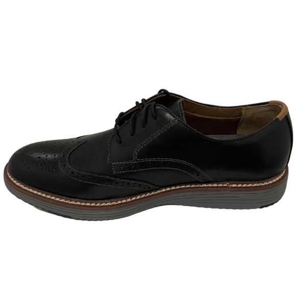 Mens Johnston & Murphy Upton Wing Tip Oxford in Black Leather. 20-3531 main image 4